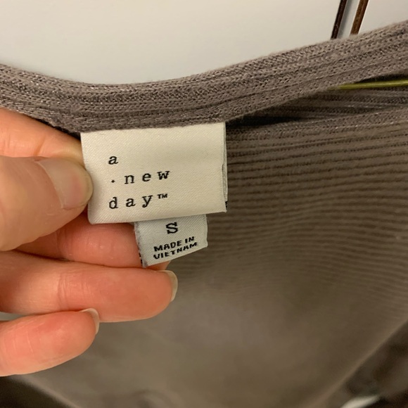 Women's Taupe Ribbed Top - Picture 2 of 3